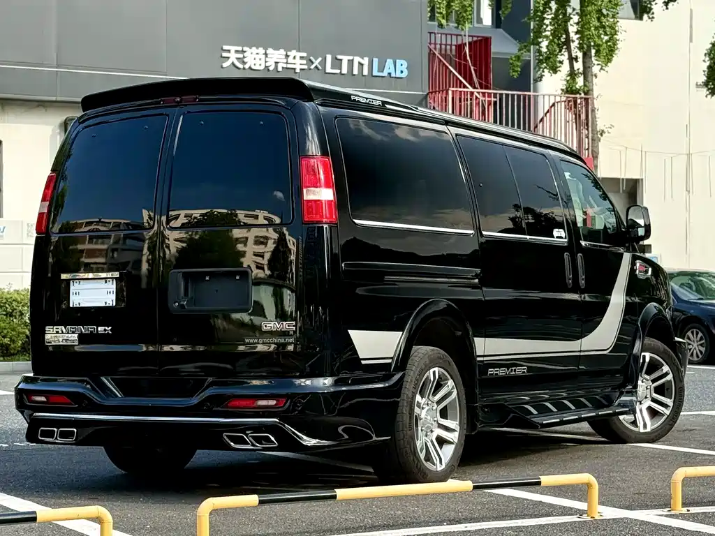 GMC Savana — фото 15