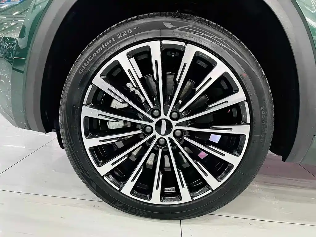 Geely Xingyue L — фото 13