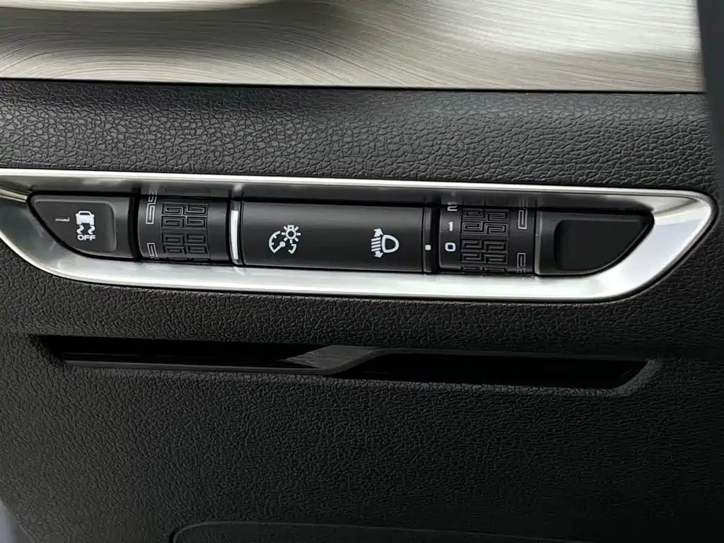Geely Binyue — фото 17