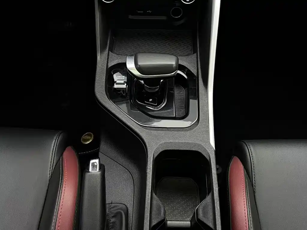 Geely Binyue — фото 10