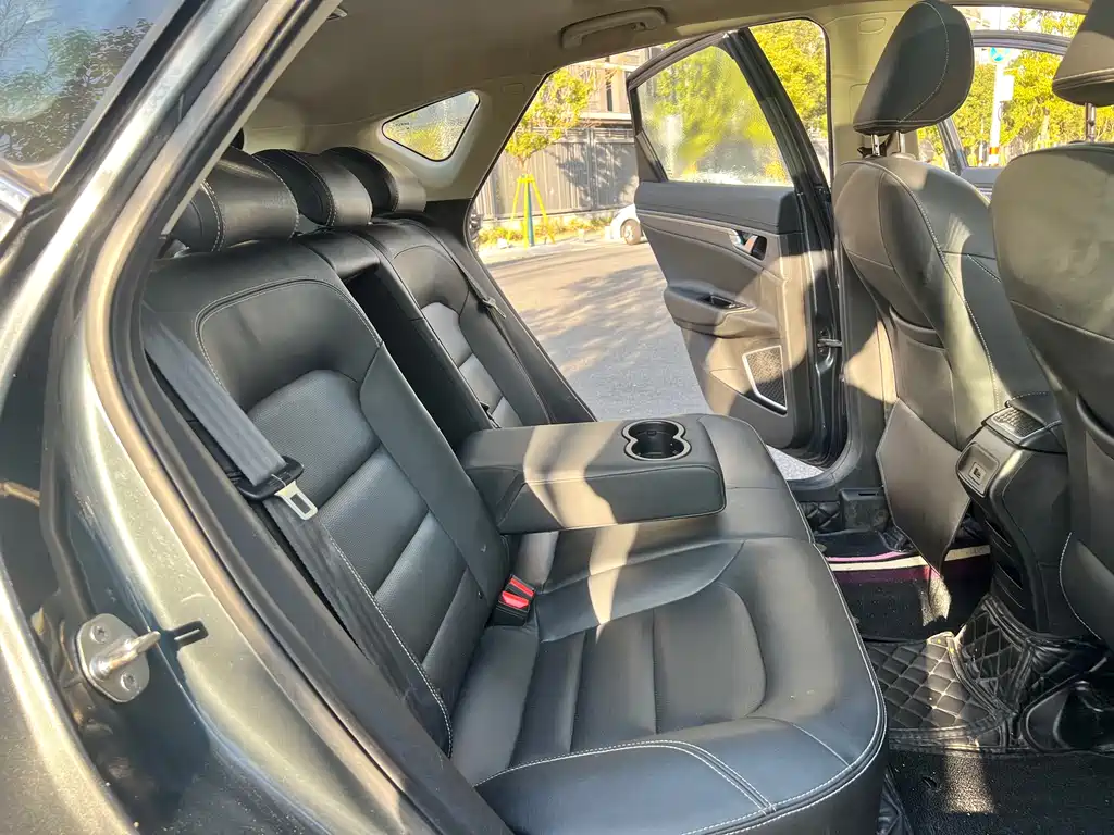 Geely Emgrand GS — фото 14