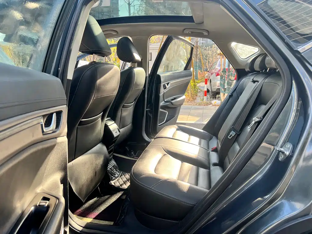Geely Emgrand GS — фото 19