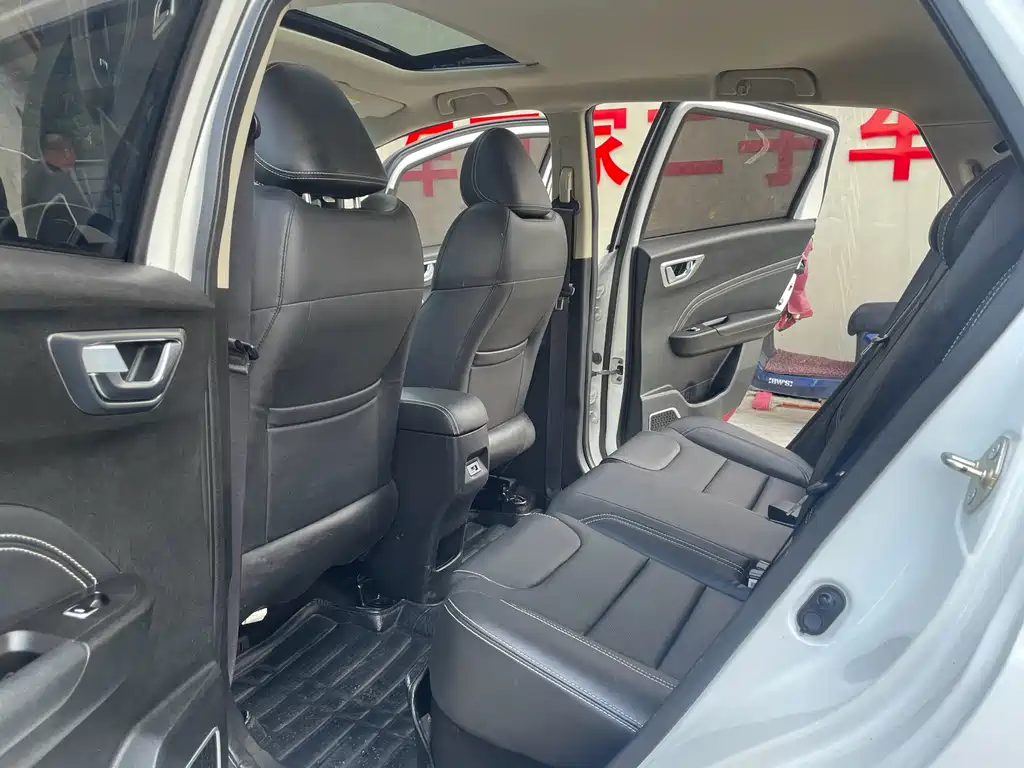 Geely Vision X3 — фото 10
