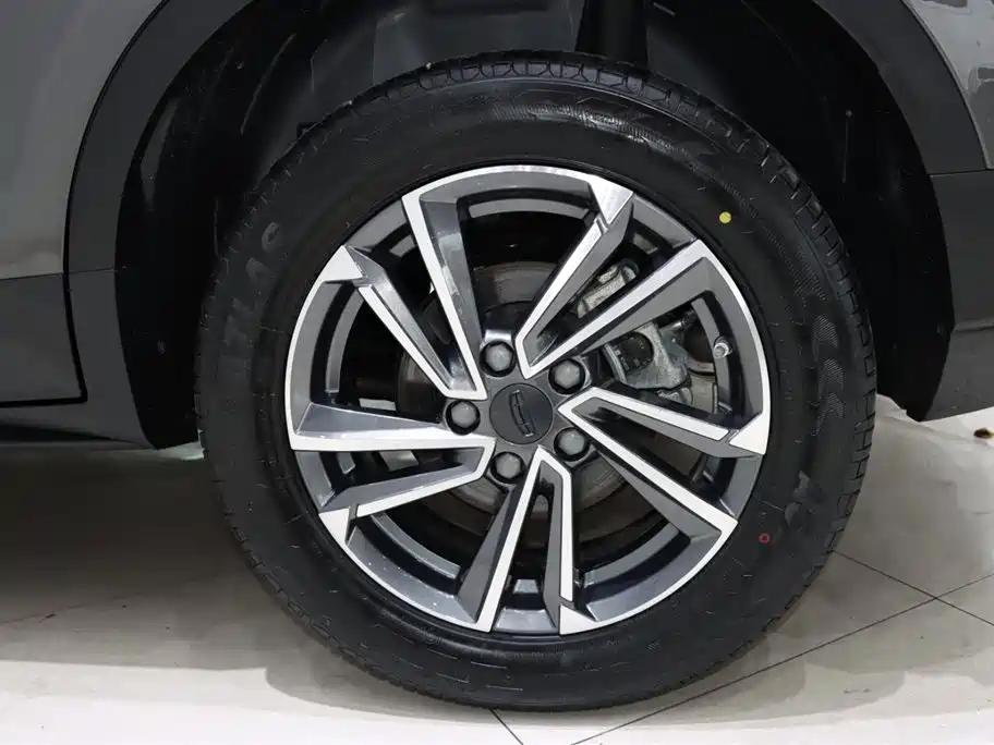 Geely Binyue — фото 15