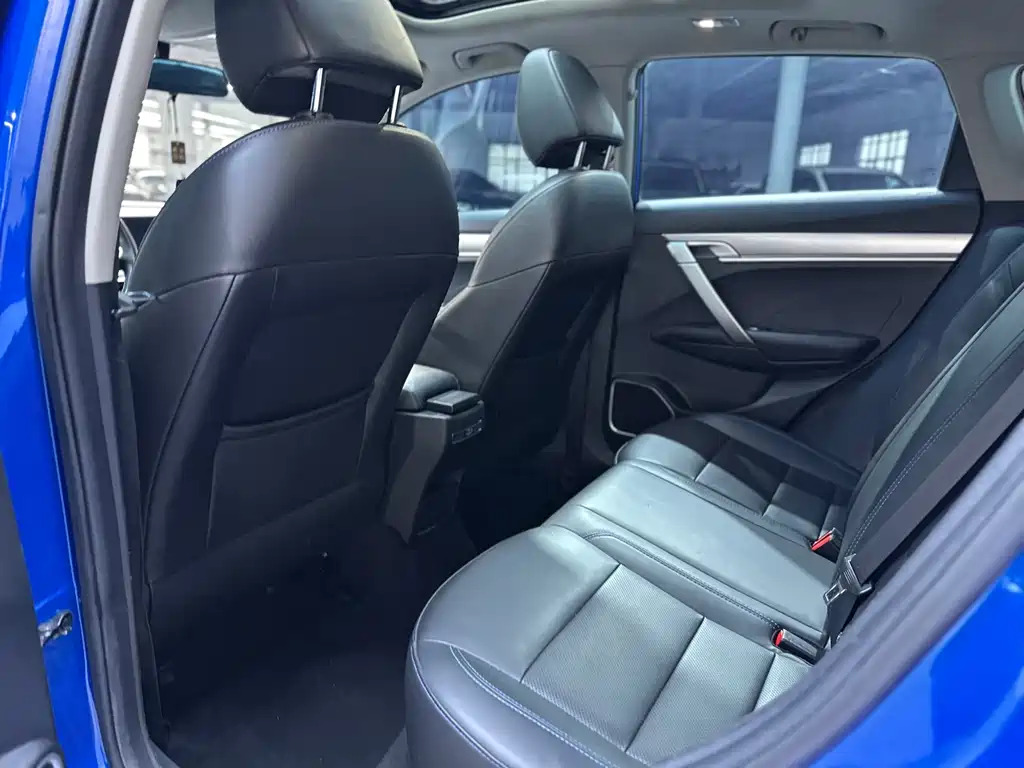 Geely Binyue NEV — фото 10