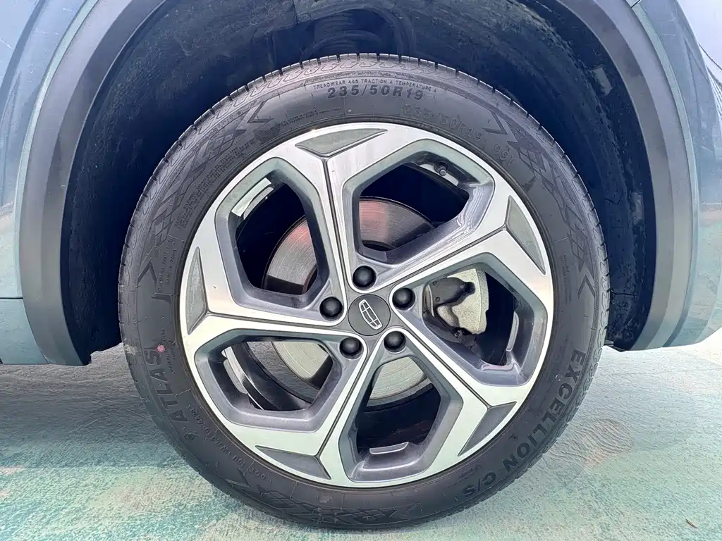 Geely Xingyue L — фото 20