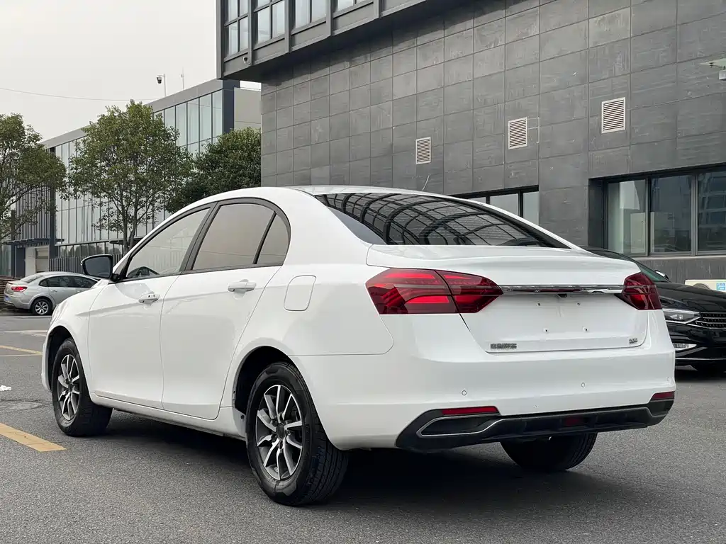Geely Emgrand — фото 14