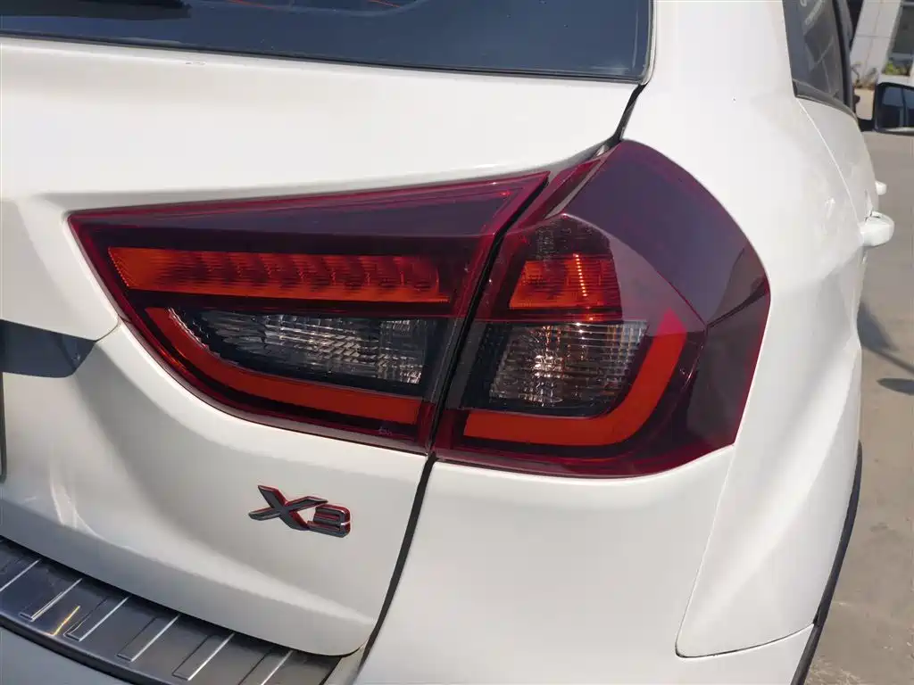 Geely Vision X3 — фото 8