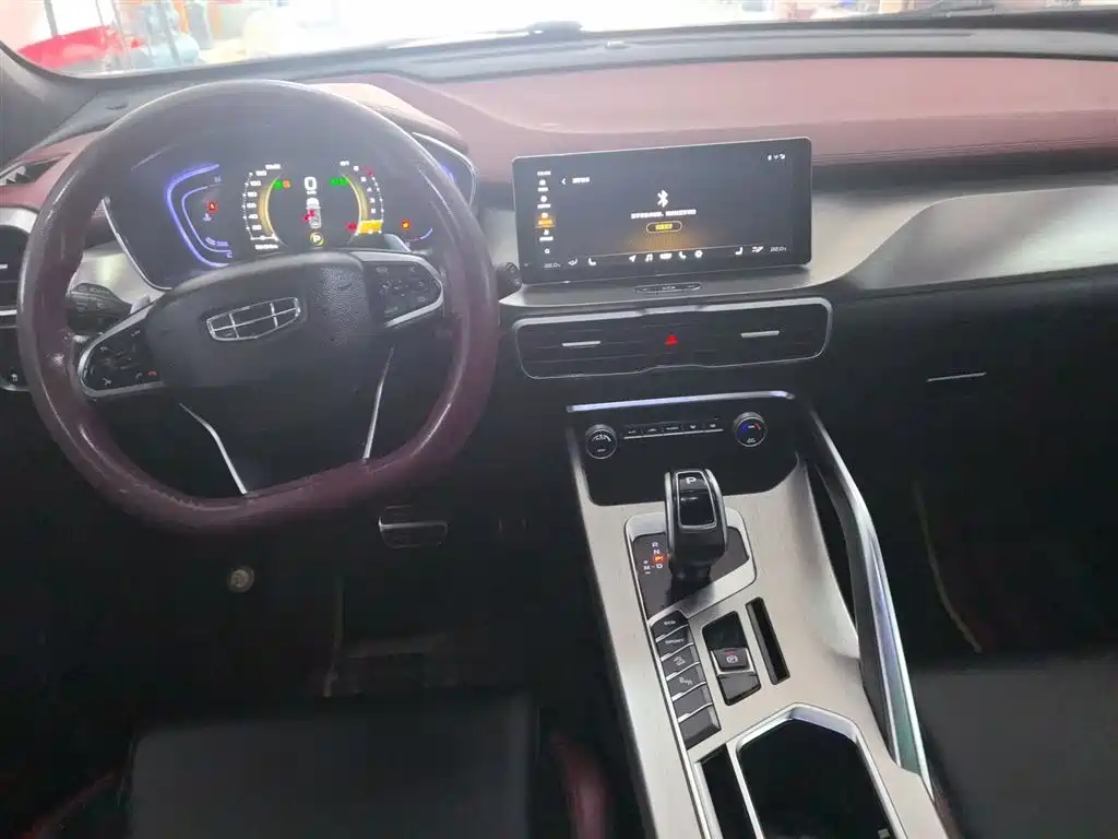 Geely Binyue — фото 10