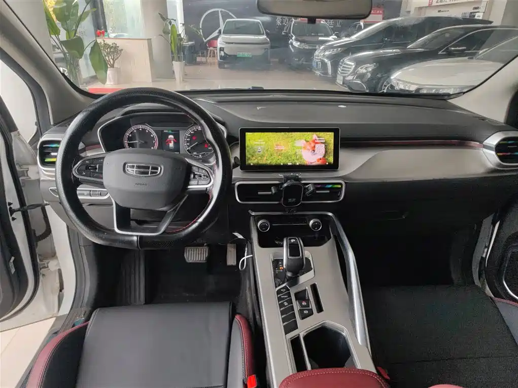 Geely Binyue — фото 10