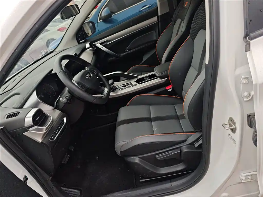 Geely Binyue — фото 11