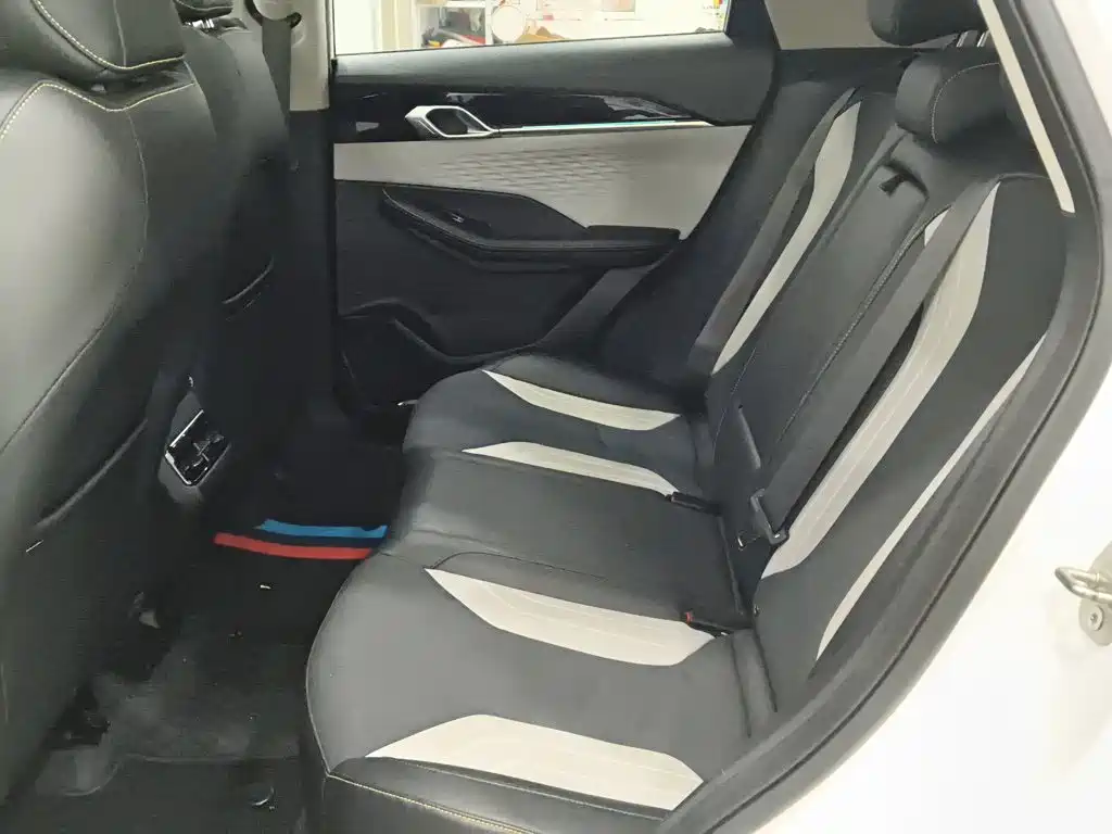 Geely Binyue — фото 13