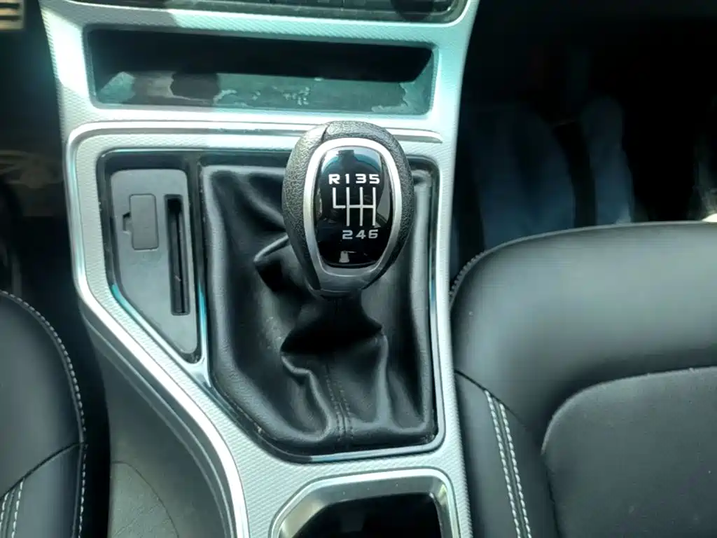 Geely Emgrand GS — фото 14