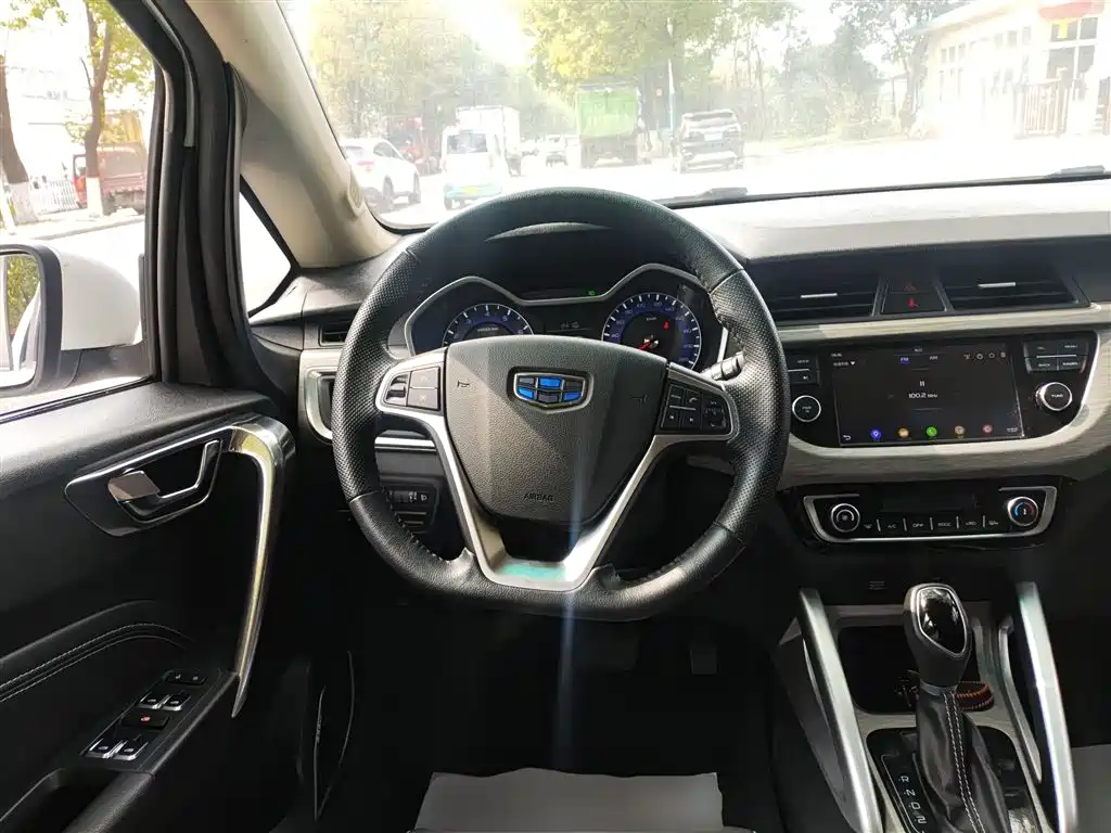 Geely Vision X3 — фото 7