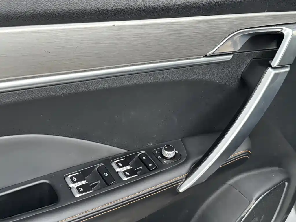 Geely Binyue — фото 16