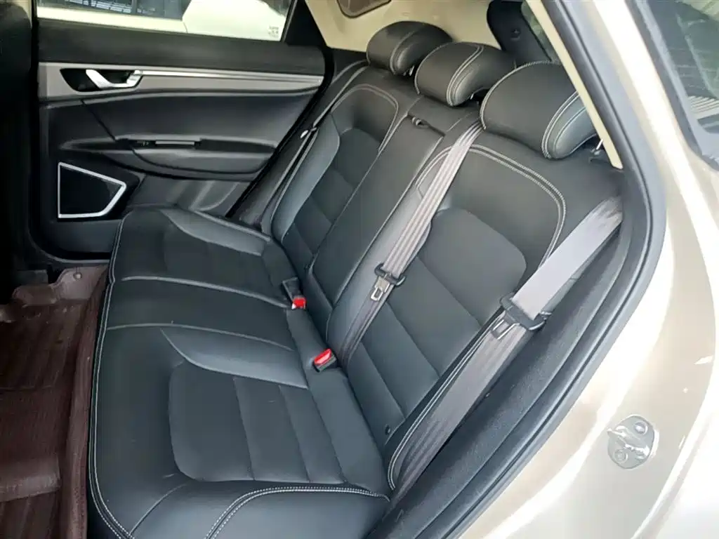 Geely Emgrand GS — фото 17