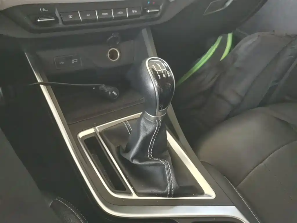 Geely Vision X3 — фото 14