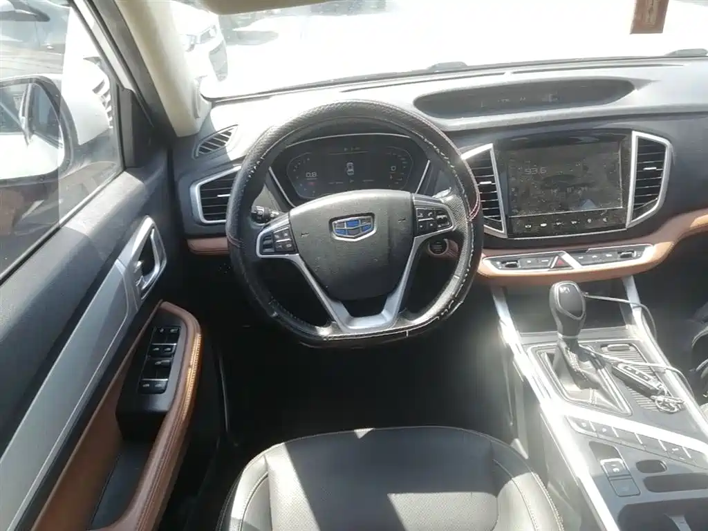 Geely Vision X6 — фото 11