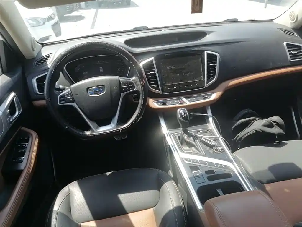 Geely Vision X6 — фото 10