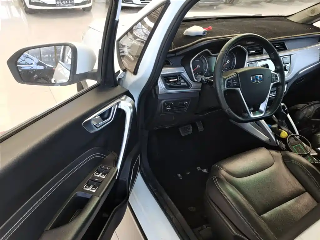 Geely Vision X3 — фото 16