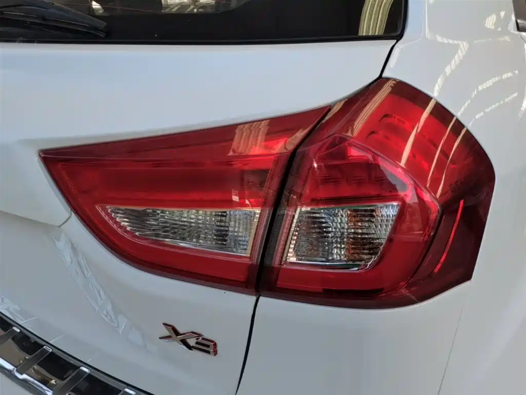 Geely Vision X3 — фото 8
