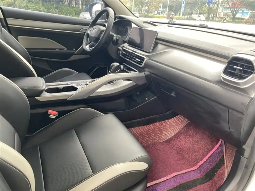 Geely Binyue — фото 14