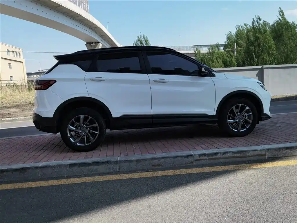 Geely Binyue — фото 11