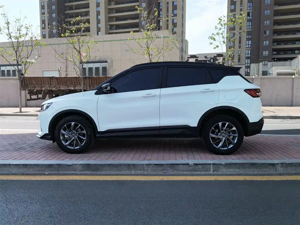 Geely Binyue — фото 20