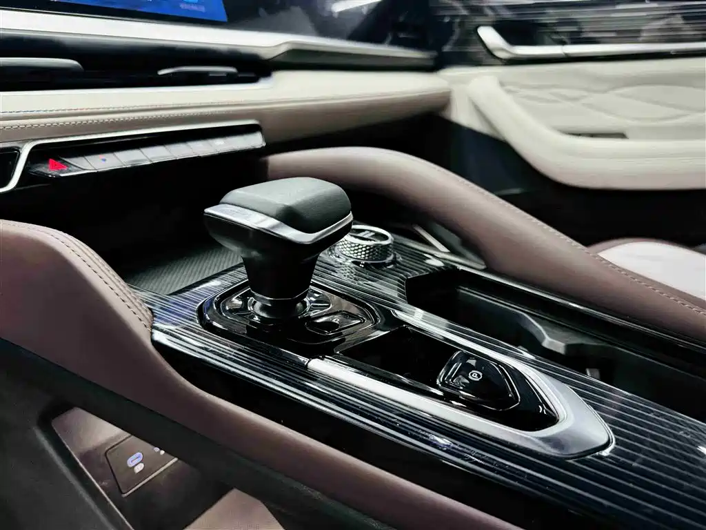 Geely Xingyue L — фото 15