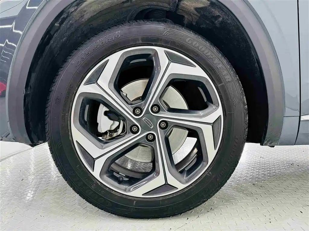 Geely Xingyue L — фото 10