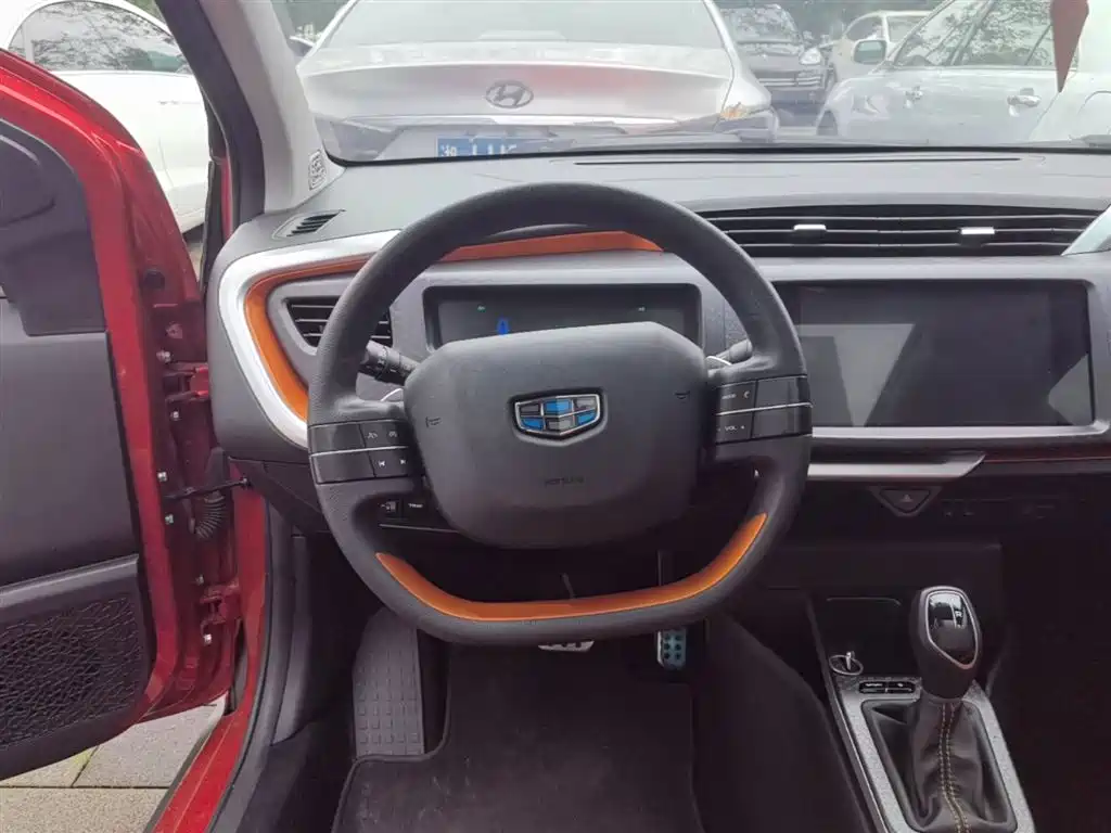 Geely Vision X1 — фото 11