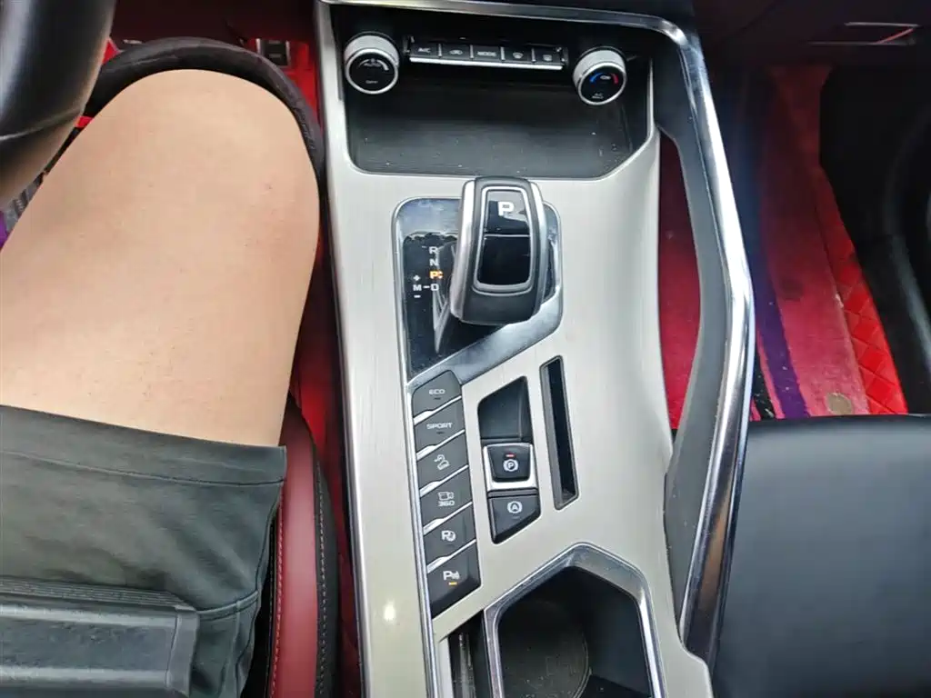 Geely Binyue — фото 14