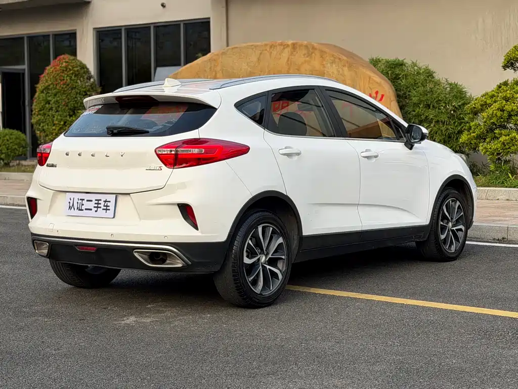Geely Emgrand GS — фото 10