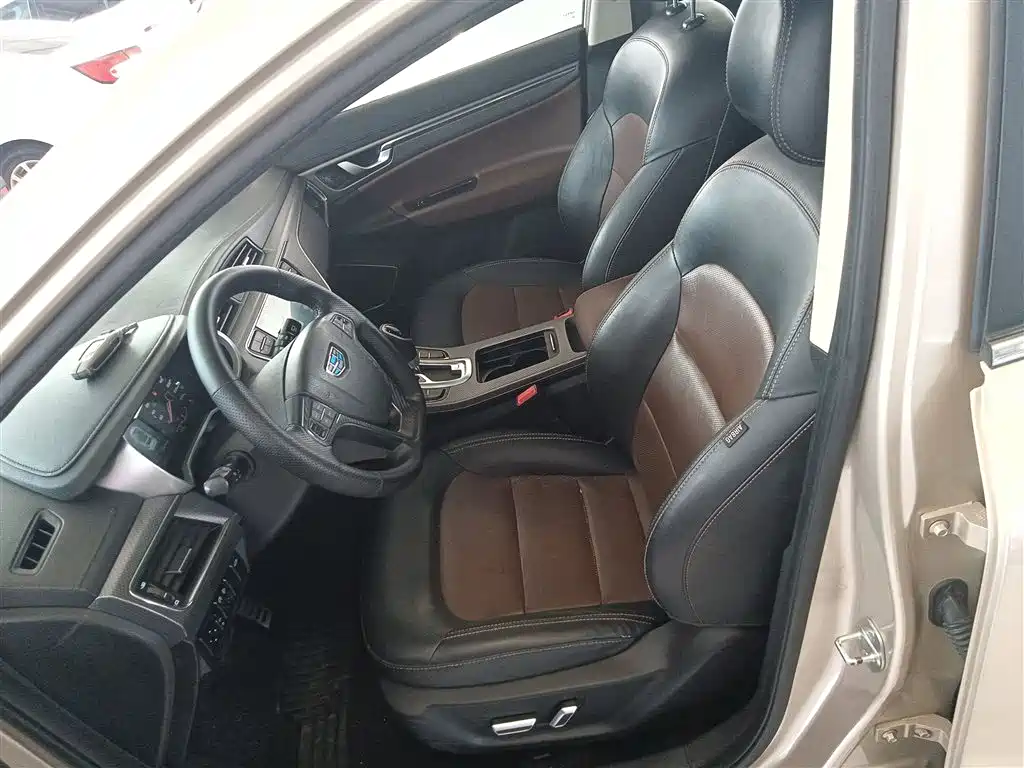 Geely Emgrand GS — фото 11