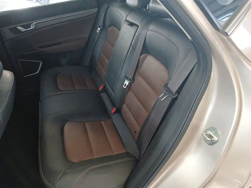 Geely Emgrand GS — фото 13