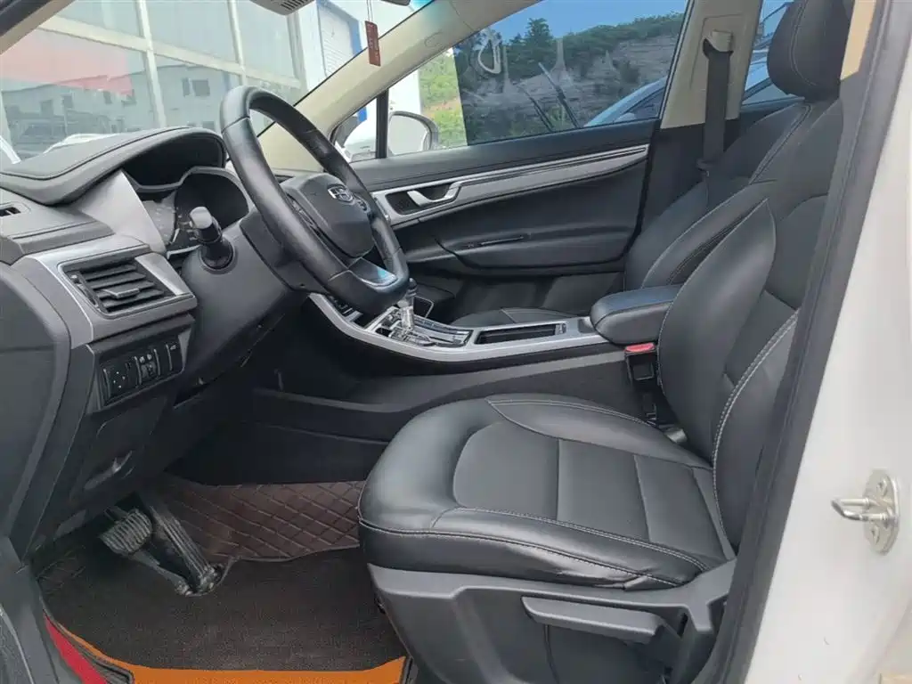 Geely Emgrand GS — фото 15
