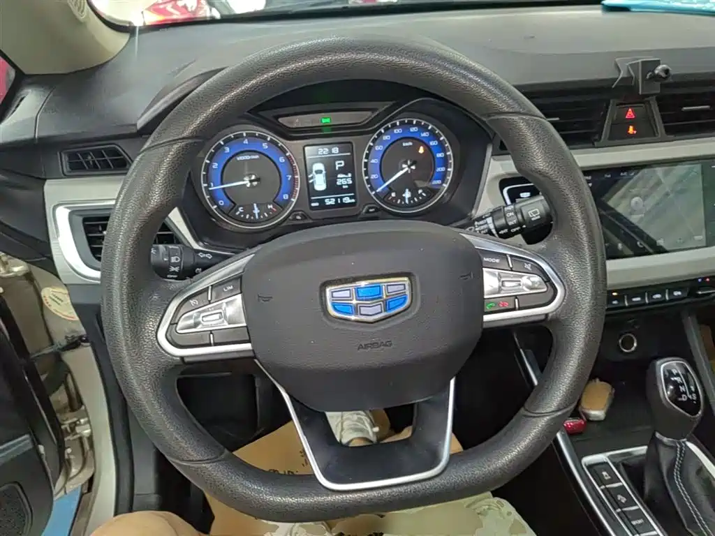 Geely Vision X3 — фото 11