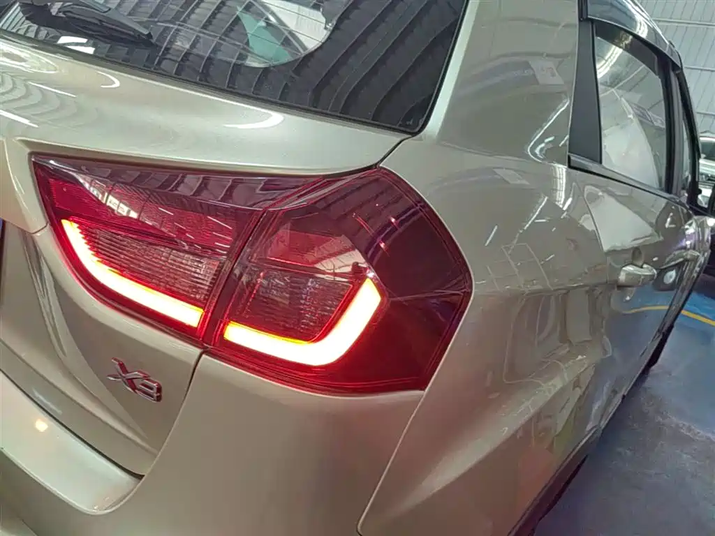 Geely Vision X3 — фото 8