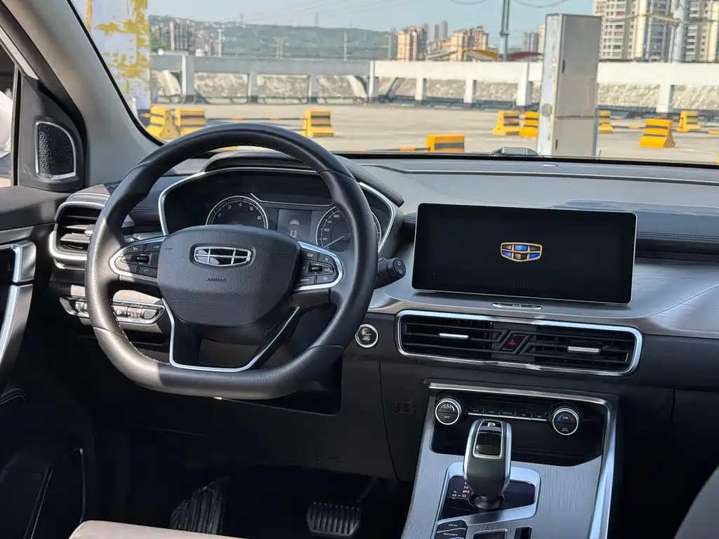 Geely Binyue — фото 13