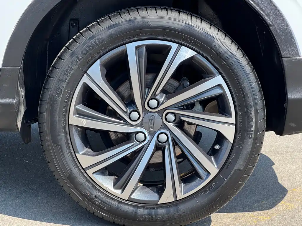 Geely Binyue — фото 14
