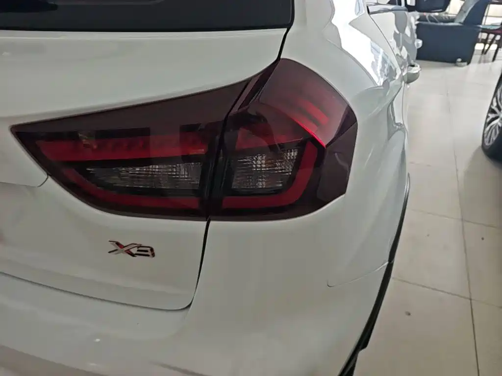Geely Vision X3 — фото 8