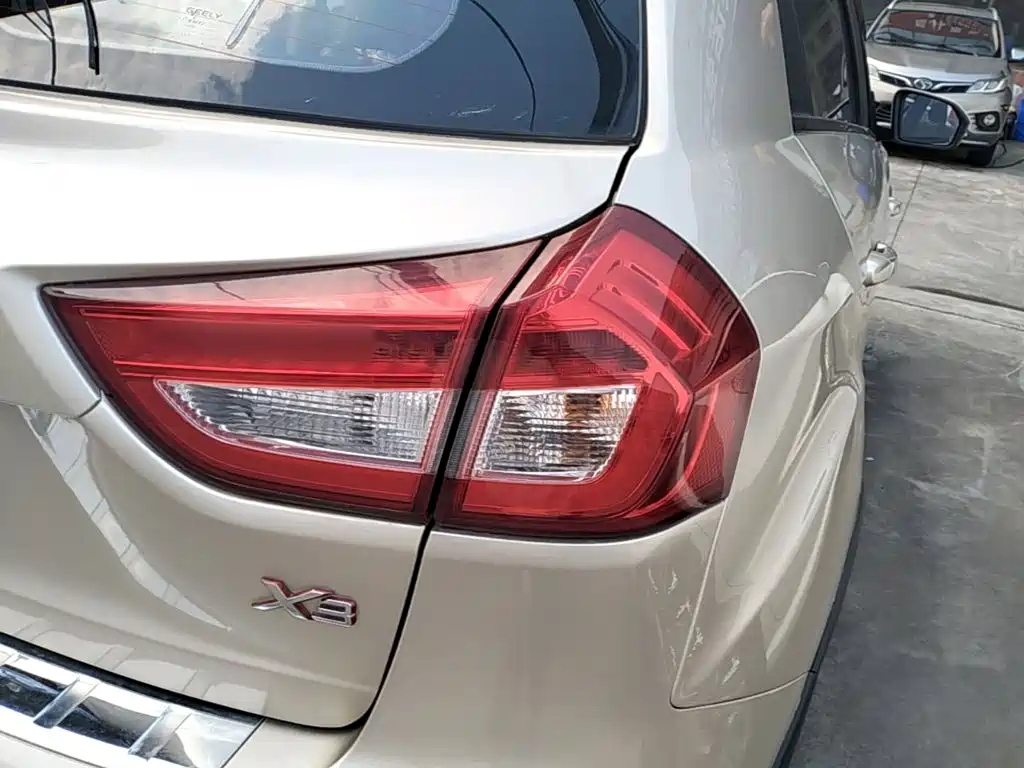 Geely Vision X3 — фото 8