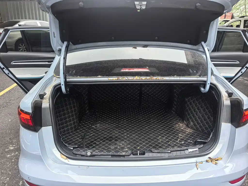 Geely Emgrand — фото 13