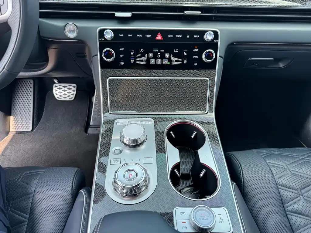 Genesis GV80 Coupe — фото 17