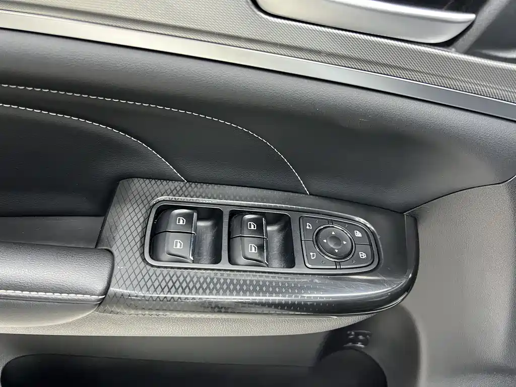 Haval M6 — фото 10