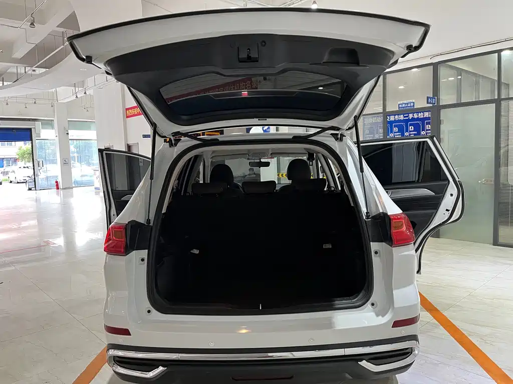 Haval M6 — фото 10