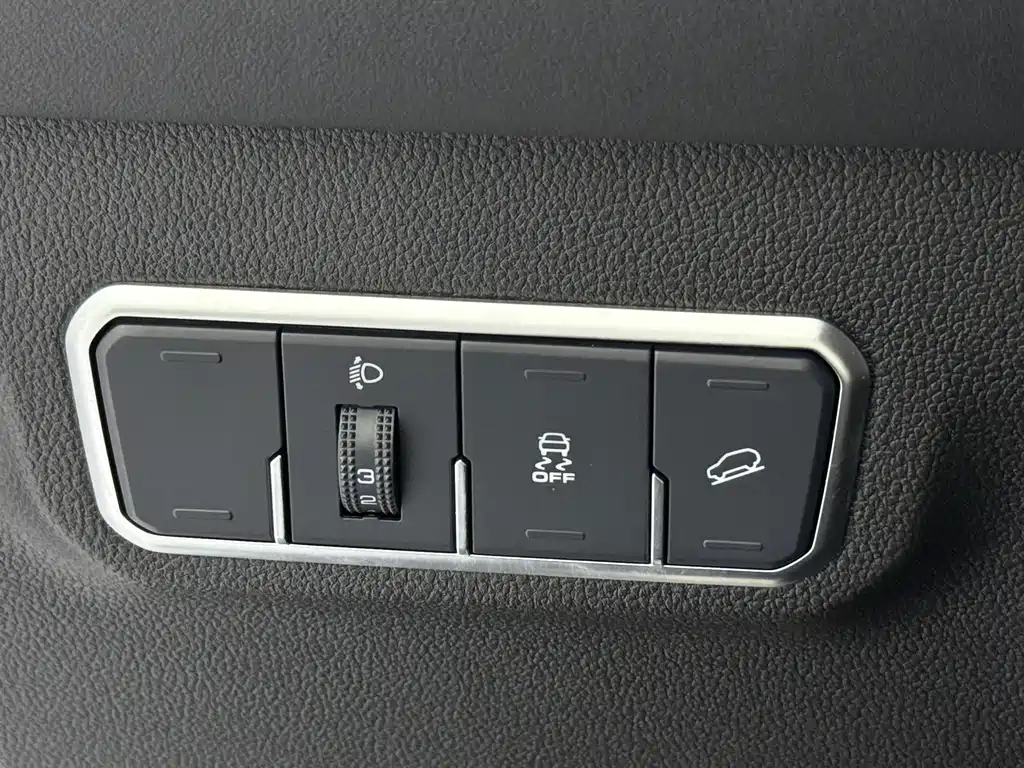 Haval M6 — фото 18