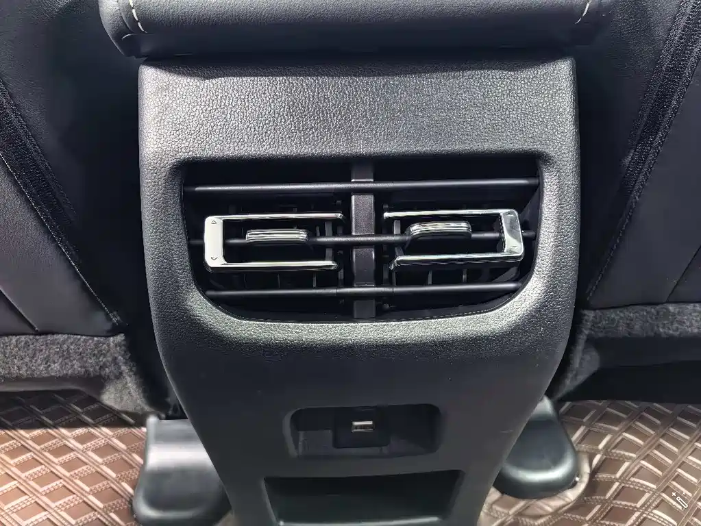 Haval M6 — фото 17