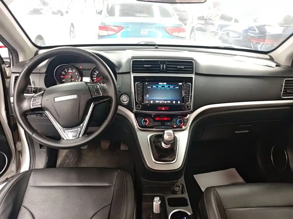 Haval M6 — фото 10