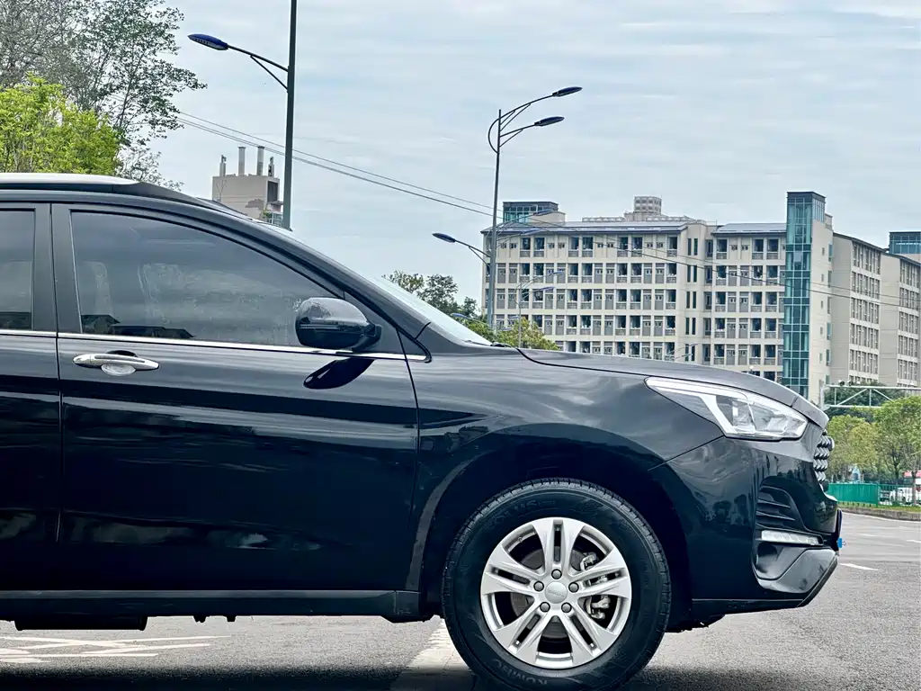 Haval M6 — фото 9